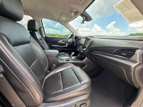 Used 2021 Chevrolet Traverse RS FWD image 18