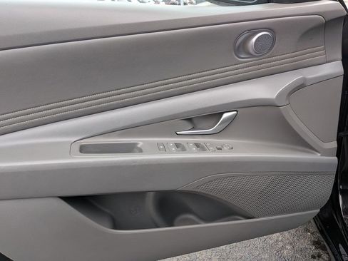 Used 2025 Hyundai Elantra SEL image 10