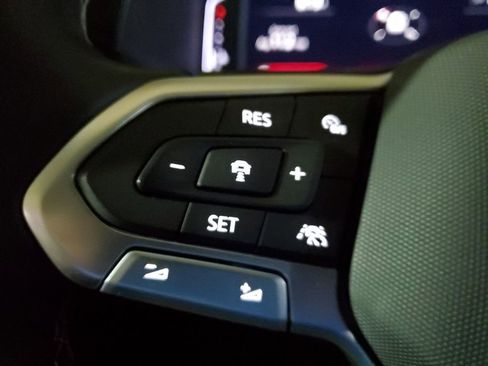 Certified 2023 Volkswagen Taos SEL image 45