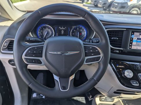 Used 2023 Chrysler Voyager LX image 28