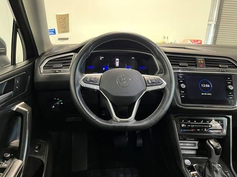 Used 2024 Volkswagen Tiguan SE FWD image 19