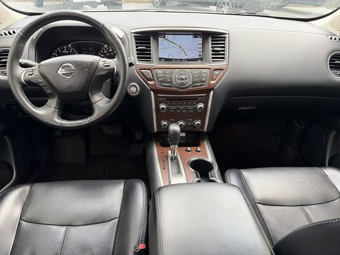 Used 2019 Nissan Pathfinder Platinum w/ Cargo Package FWD image 2