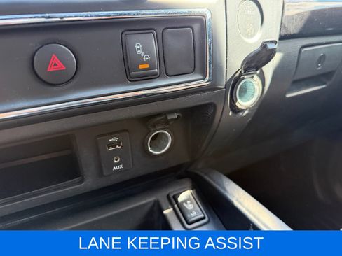 Used 2018 Nissan Titan SV w/ SV Convenience Package AWD/4WD image 17