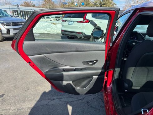 Used 2025 Hyundai Elantra Sport image 34