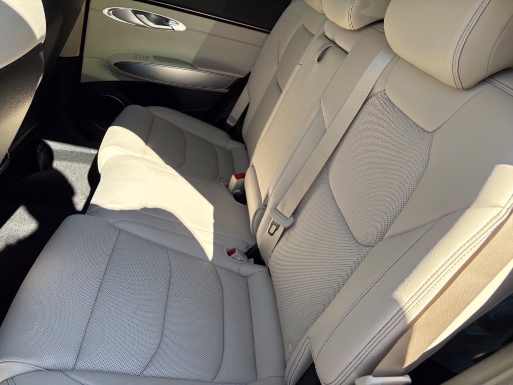 New 2027 Genesis GV70 2.5T Select AWD/4WD image 9