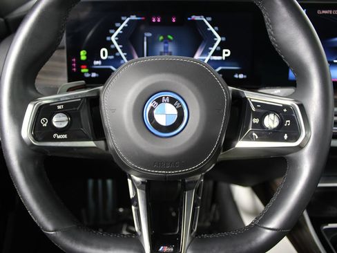 Used 2023 BMW i7 xDrive60 AWD/4WD image 17