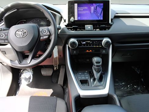 Used 2023 Toyota RAV4 LE AWD/4WD image 10