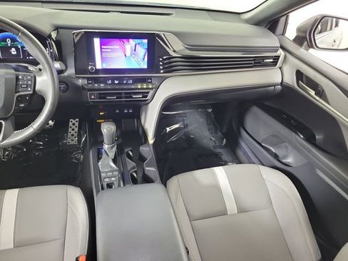 Used 2025 Toyota Camry SE FWD image 17