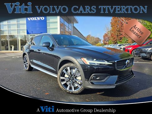 Used 2025 Volvo V60 B5 Cross Country Ultra w/ Protection Package Premier image 1