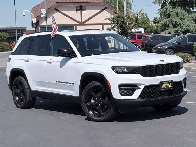 Used 2023 Jeep Grand Cherokee Altitude AWD/4WD image 2