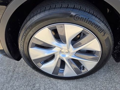 Used 2023 Tesla Model Y 2WD image 8