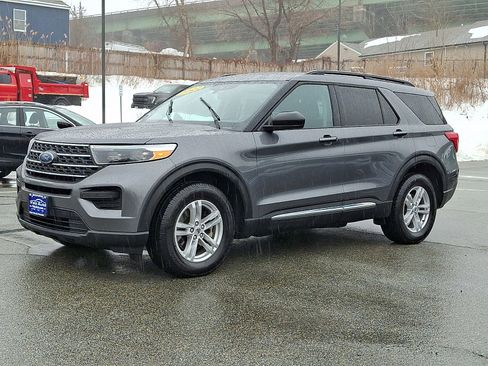 Used 2022 Ford Explorer XLT image 5