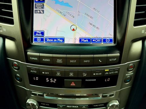 Used 2013 Lexus LX 570 4WD w/ Luxury Pkg image 15