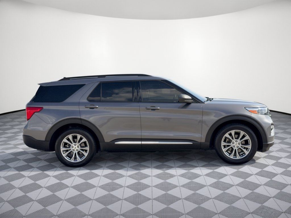 Used 2022 Ford Explorer XLT w/ Equipment Group 202A RWD image 8