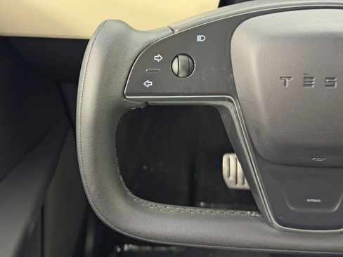 Used 2023 Tesla Model X image 19