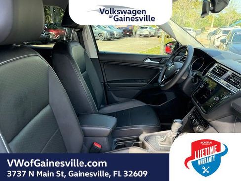 Used 2021 Volkswagen Tiguan SE FWD image 10
