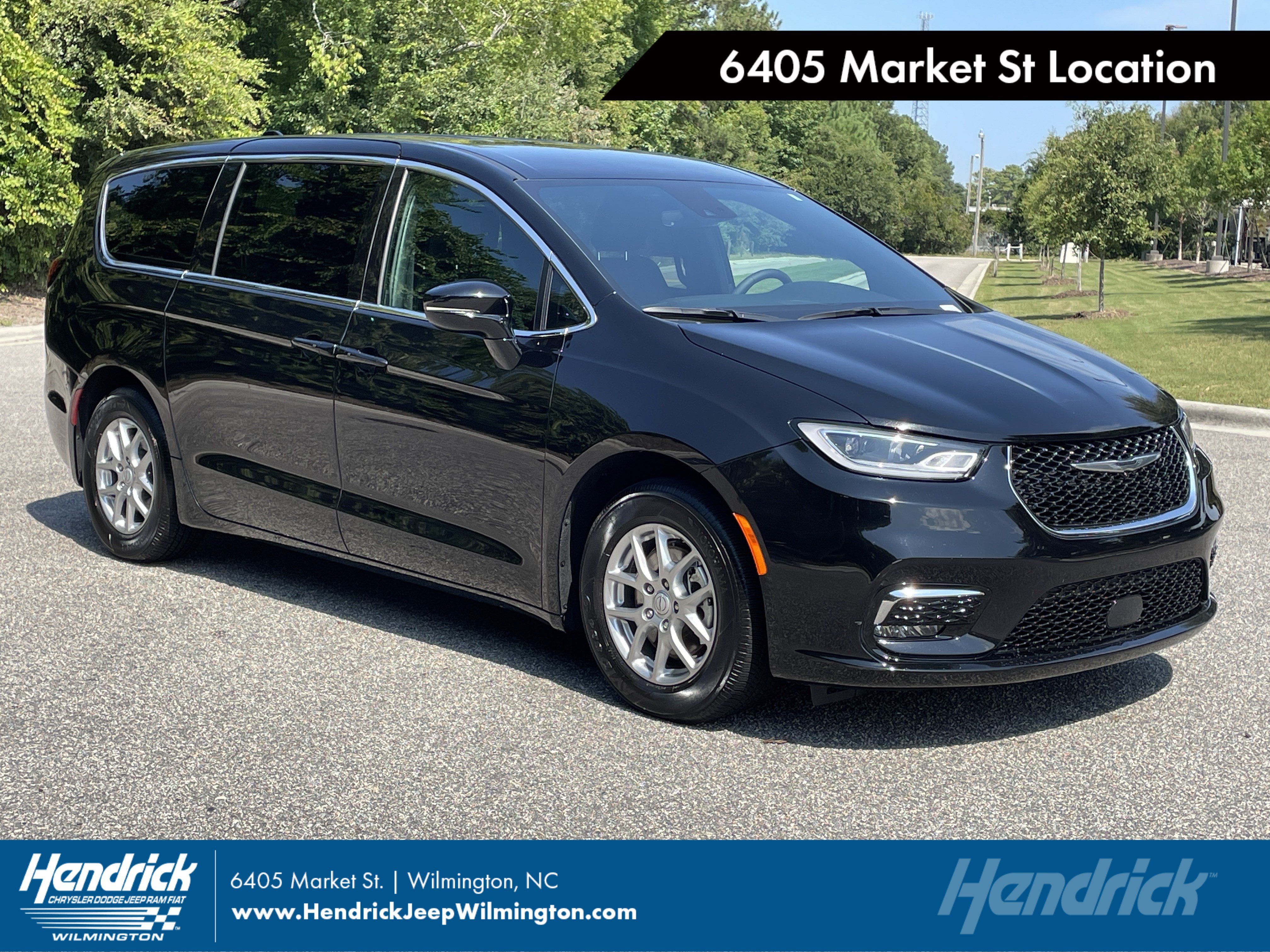 Used 2026 Chrysler Pacifica Select FWD image 1