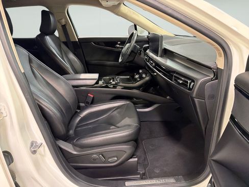 Used 2022 Lincoln Nautilus FWD w/ Premium Package image 12