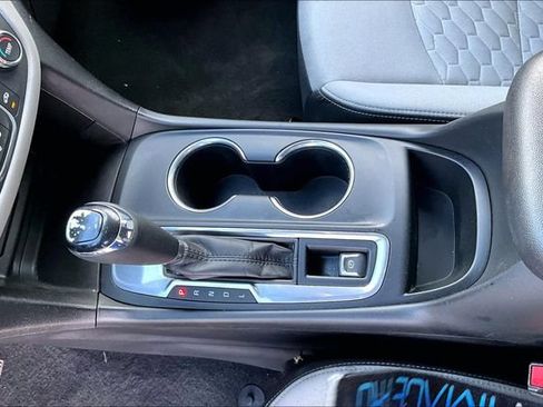 Used 2020 Chevrolet Equinox LS w/ LS Convenience Package FWD image 17