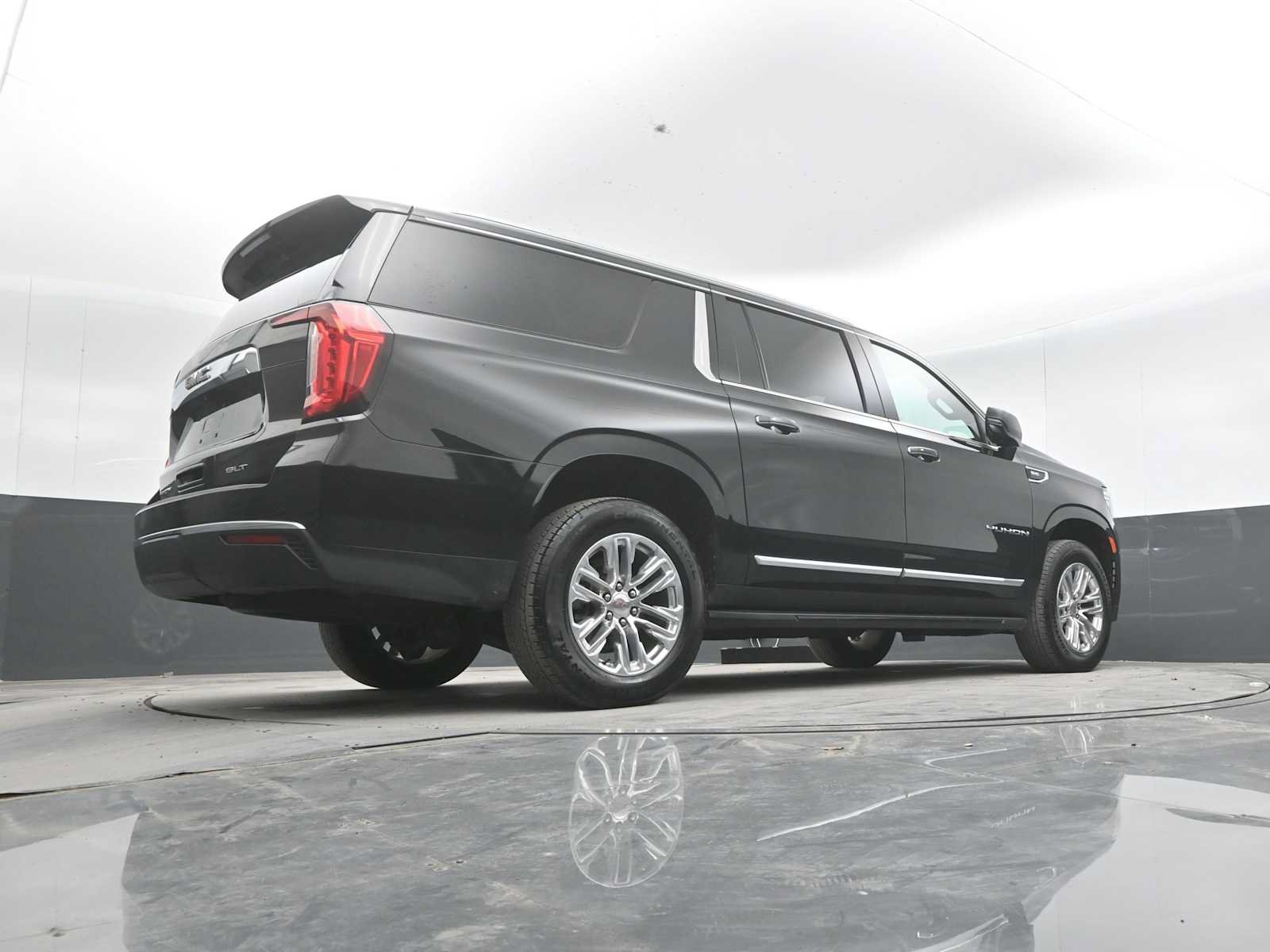 Used 2024 GMC Yukon XL SLT w/ SLT Luxury Package AWD/4WD image 49