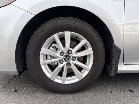 Used 2025 Toyota Camry LE image 5