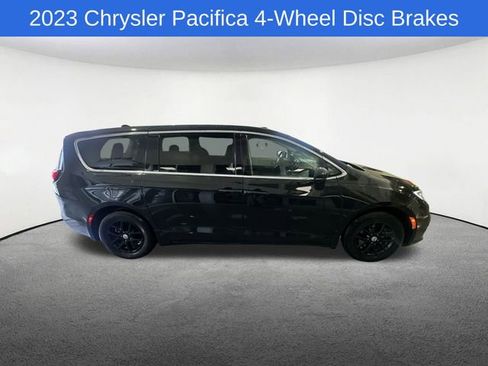 Used 2023 Chrysler Pacifica Touring-L image 20
