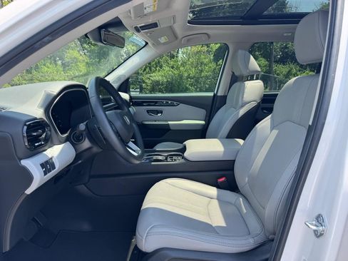 Certified 2025 Honda Pilot Touring image 32