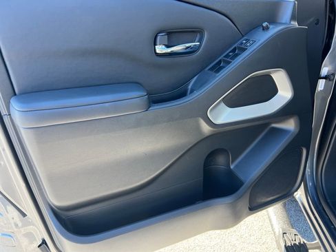 Used 2023 Nissan Frontier SV image 19