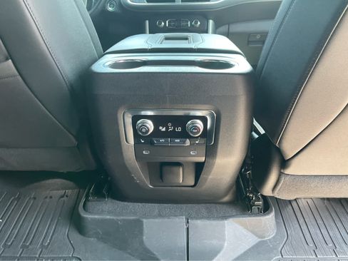 Used 2023 GMC Yukon SLT w/ SLT Premium Package AWD/4WD image 26