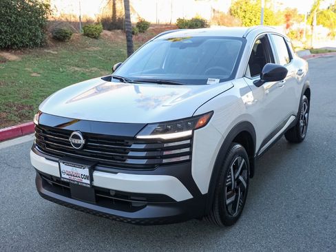 New 2026 Nissan Kicks SV image 8