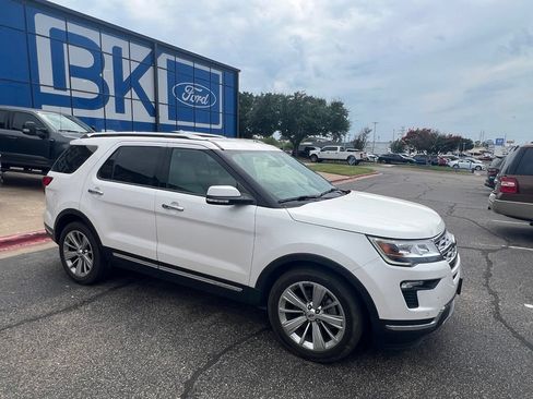 Used 2019 Ford Explorer Limited w/ Class III Trailer Tow Package FWD image 4