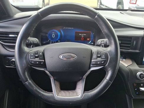 Used 2020 Ford Explorer Platinum w/ Premium Technology Package image 19