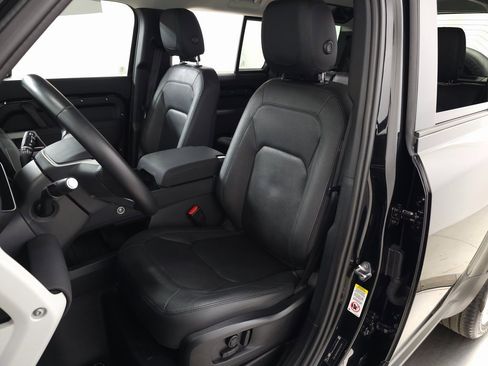 Used 2023 Land Rover Defender 110 SE image 16