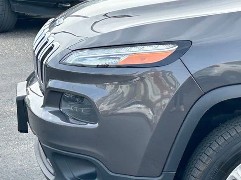 Used 2017 Jeep Cherokee Latitude w/ Comfort/Convenience Group image 12