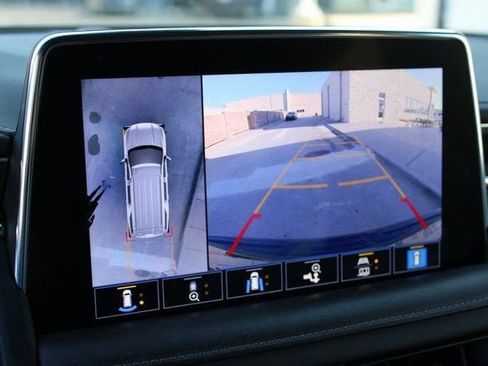 Used 2021 GMC Yukon SLT w/ SLT Premium Package image 9