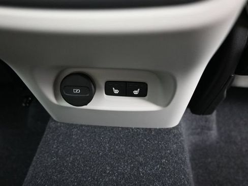 Used 2023 Volvo XC40 B4 Ultimate w/ Protection Package Premier FWD image 35