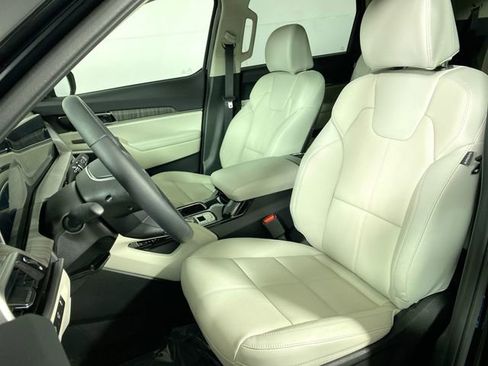 Used 2025 Kia Telluride EX w/ EX Captain's Chair Package image 20