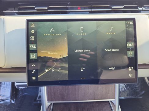 Used 2024 Land Rover Range Rover SE image 17