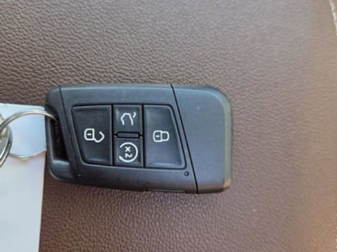 Used 2021 Volkswagen Atlas SEL R-Line AWD/4WD image 32