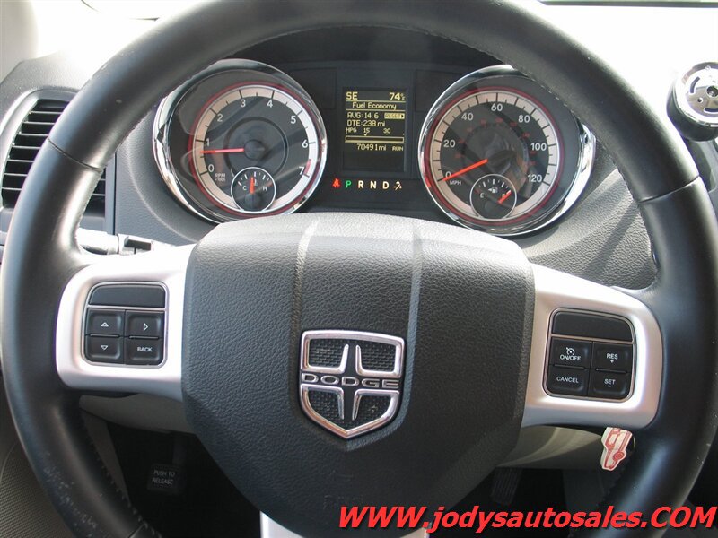 Used 2016 Dodge Grand Caravan SXT w/ Rear Park Assist Package FWD image 14