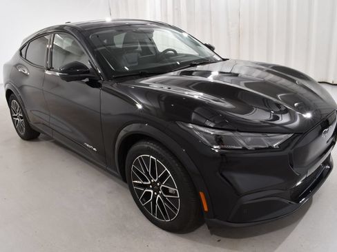Used 2025 Ford Mustang Mach-E Premium AWD/4WD image 5