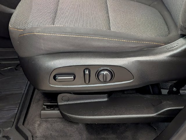 Used 2020 Chevrolet Traverse LT FWD image 11