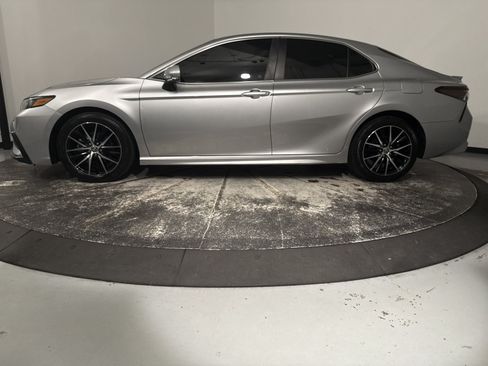 Used 2023 Toyota Camry SE FWD image 8
