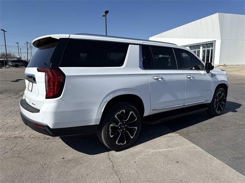 Used 2023 GMC Yukon XL SLT image 6