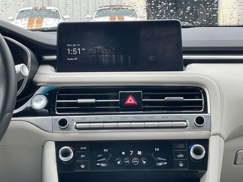 Used 2025 Genesis G70 2.5T image 21