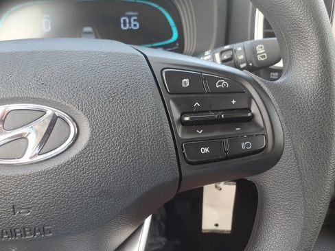 Used 2025 Hyundai Venue SE FWD image 21