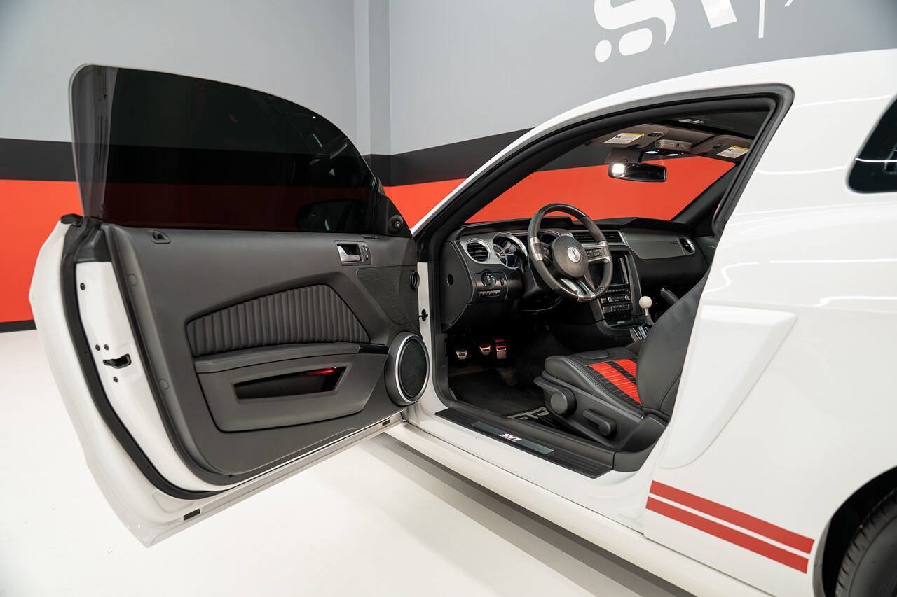 Used 2013 Ford Mustang Shelby GT500 RWD image 36