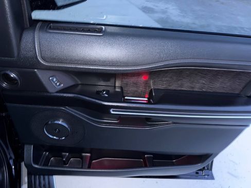 Used 2018 Ford Expedition Limited w/ Equipment Group 301A AWD/4WD image 24