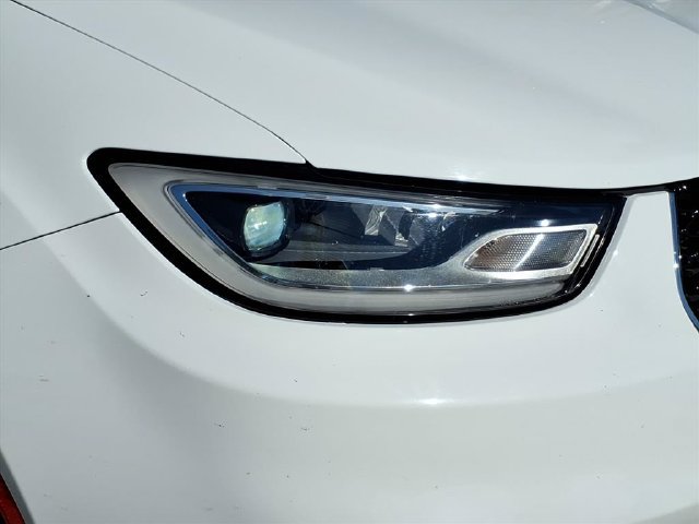 Used 2024 Chrysler Pacifica Touring-L FWD image 3