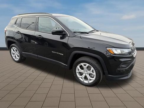 Used 2024 Jeep Compass Latitude image 9